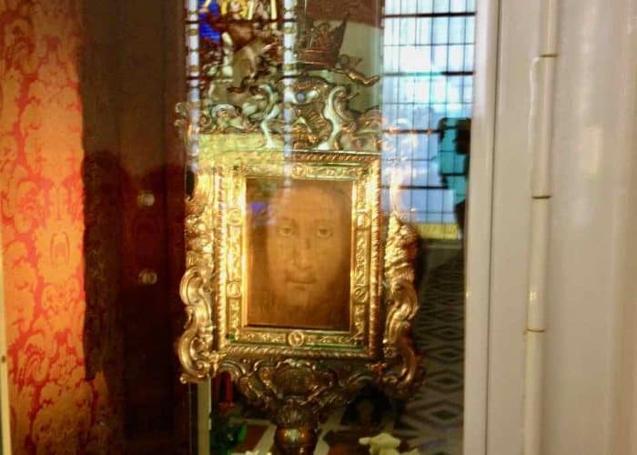 Manoppello face of God shrines of italy pilgrimage