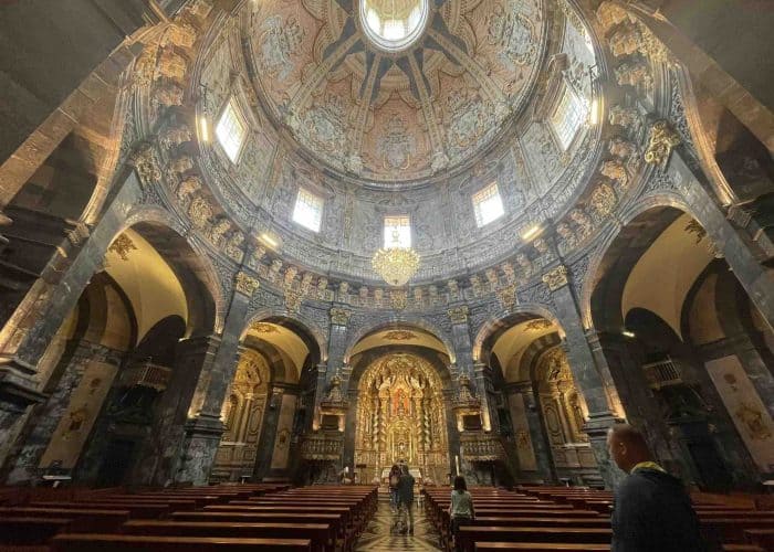 interior sactuary loyola basilica