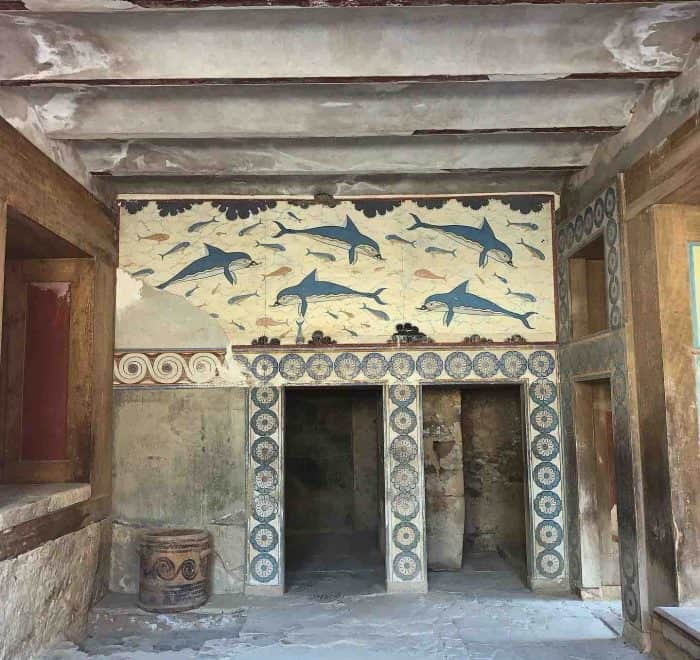Queens room of the dolphins Knossos pilgrimage tour